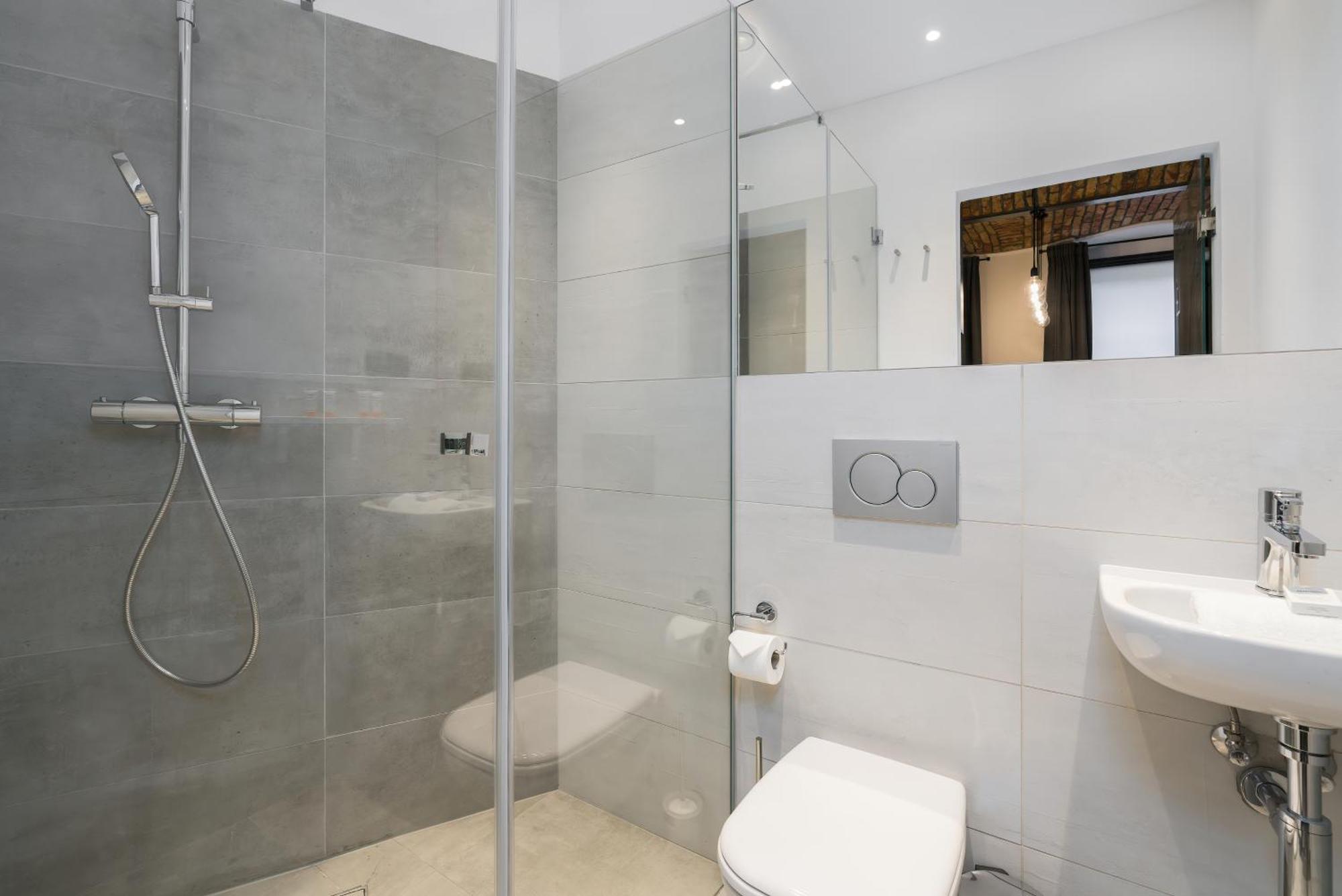 Level -1 Loft Apartments City Center By Renters 포즈난 외부 사진