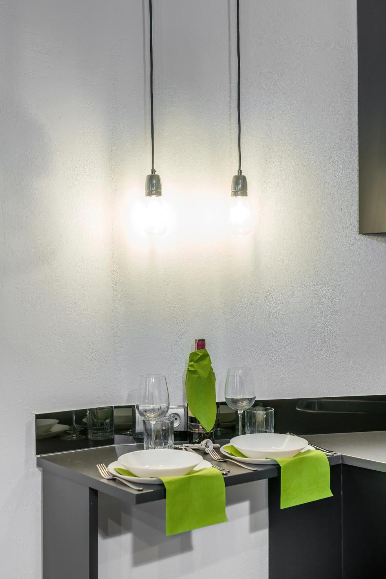 Level -1 Loft Apartments City Center By Renters 포즈난 외부 사진