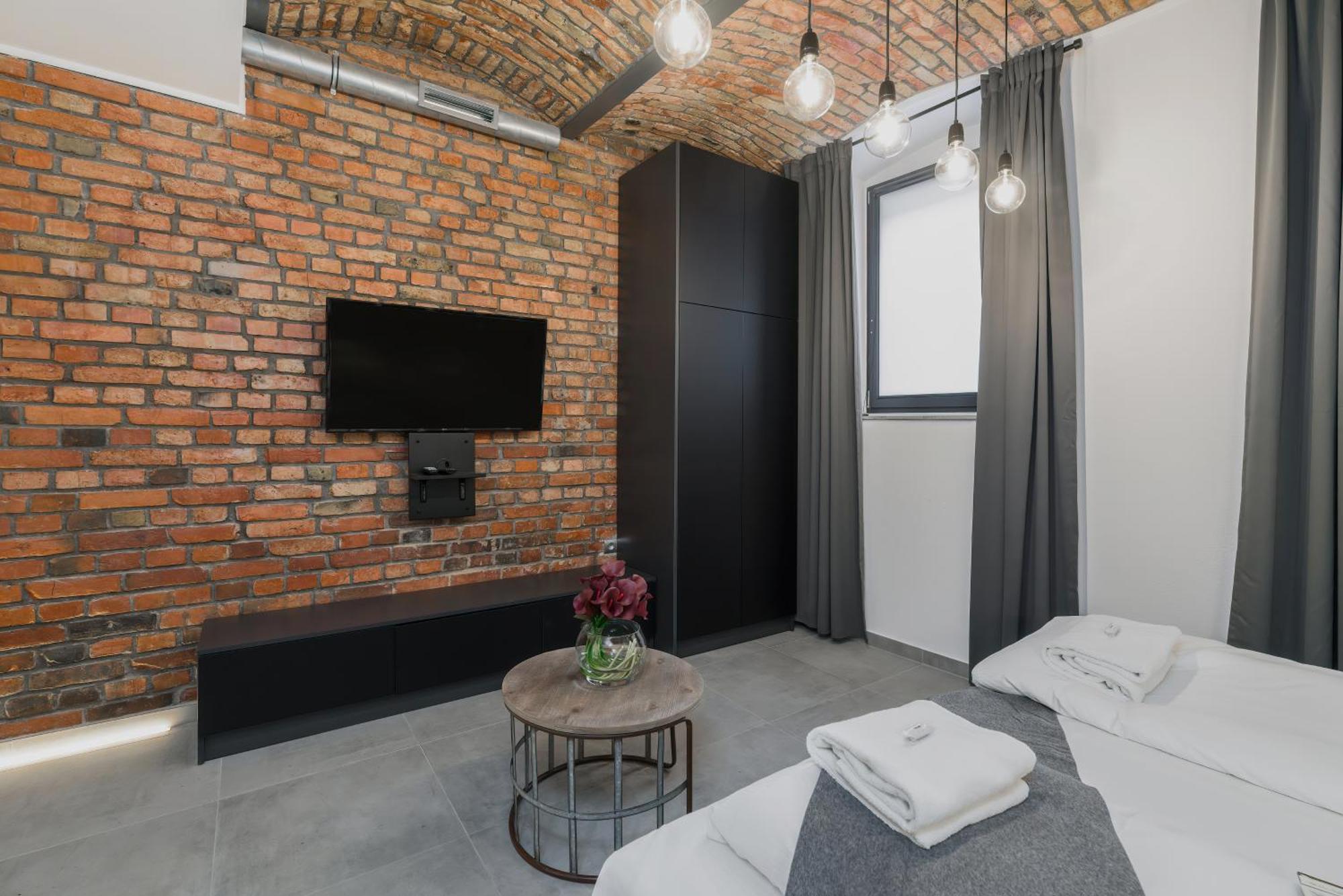 Level -1 Loft Apartments City Center By Renters 포즈난 외부 사진