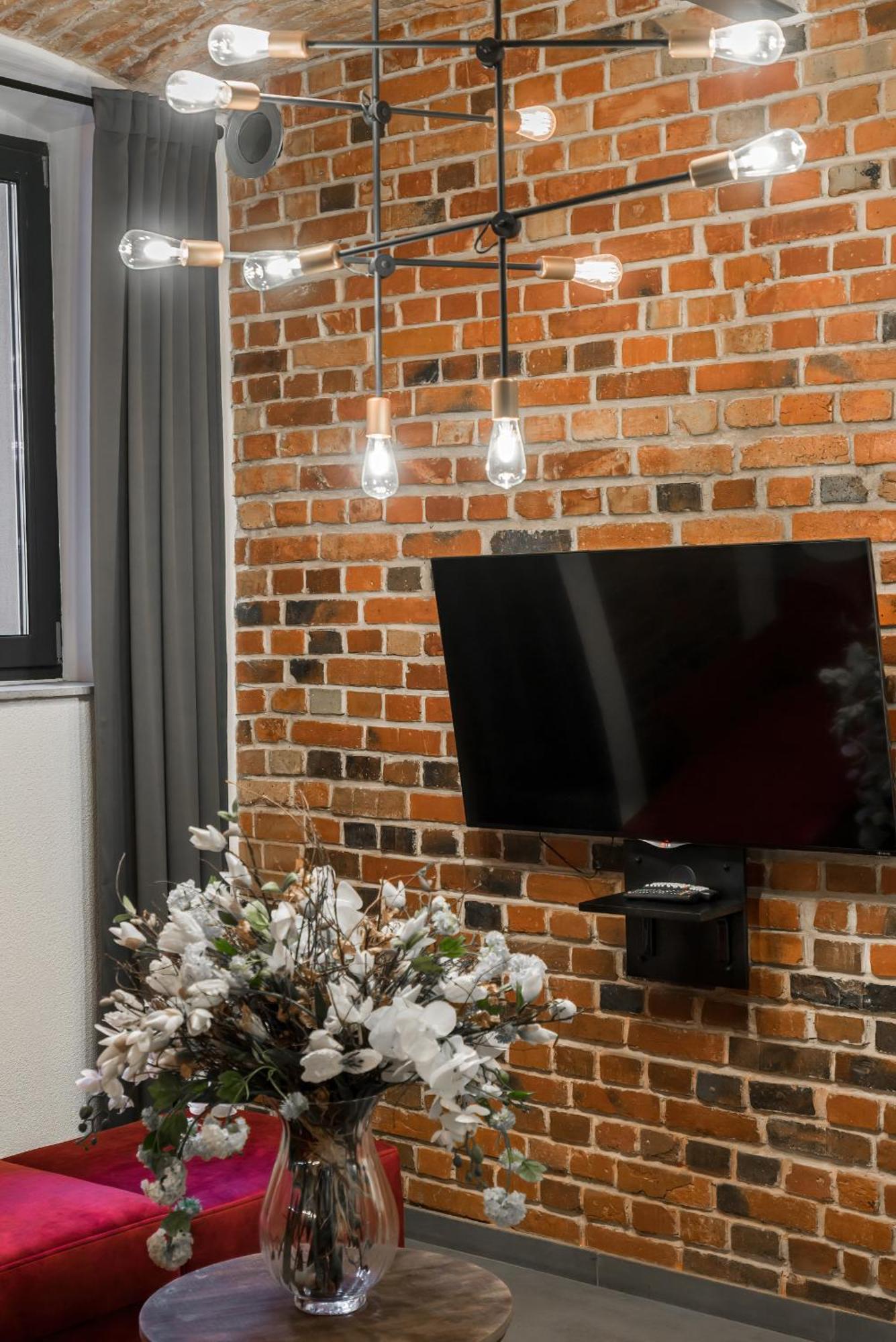 Level -1 Loft Apartments City Center By Renters 포즈난 외부 사진
