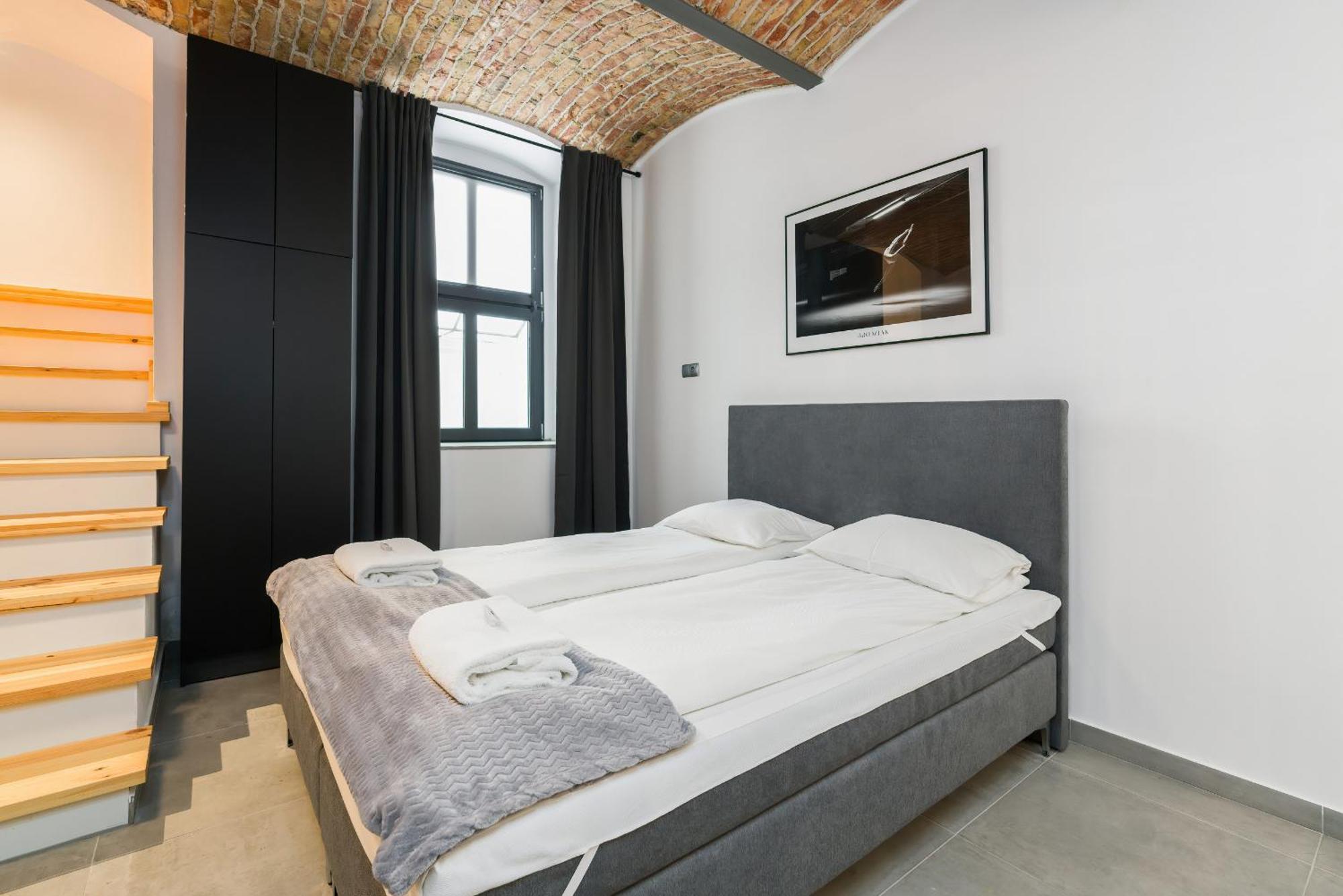 Level -1 Loft Apartments City Center By Renters 포즈난 외부 사진