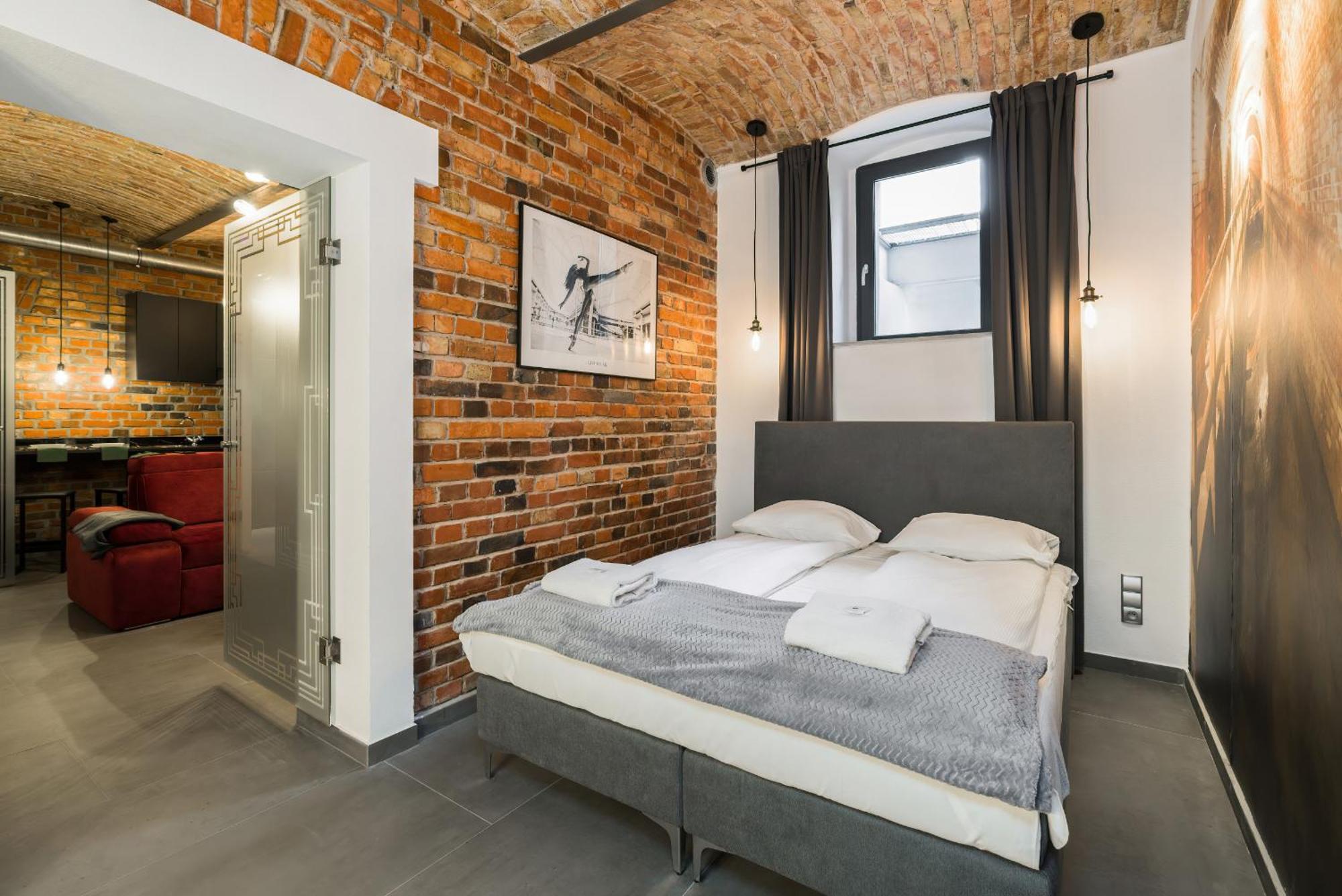 Level -1 Loft Apartments City Center By Renters 포즈난 외부 사진